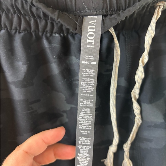 Vuori Women’s Black/Gray Camo 2 Inch Clementine Short in Medium - Picture 3 of 4